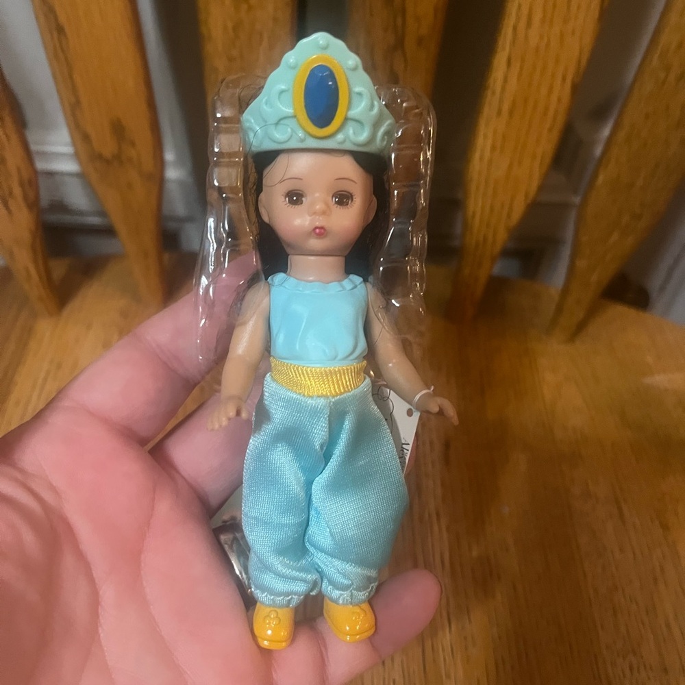 Disney Princess Jasmine from the McDonald’s Madame Alexander collection. 👑👸